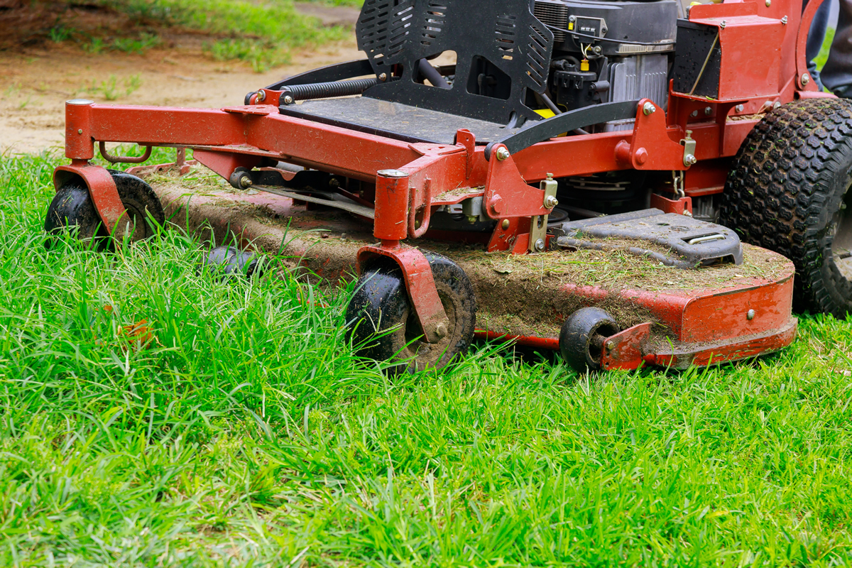 Riding lawn mower